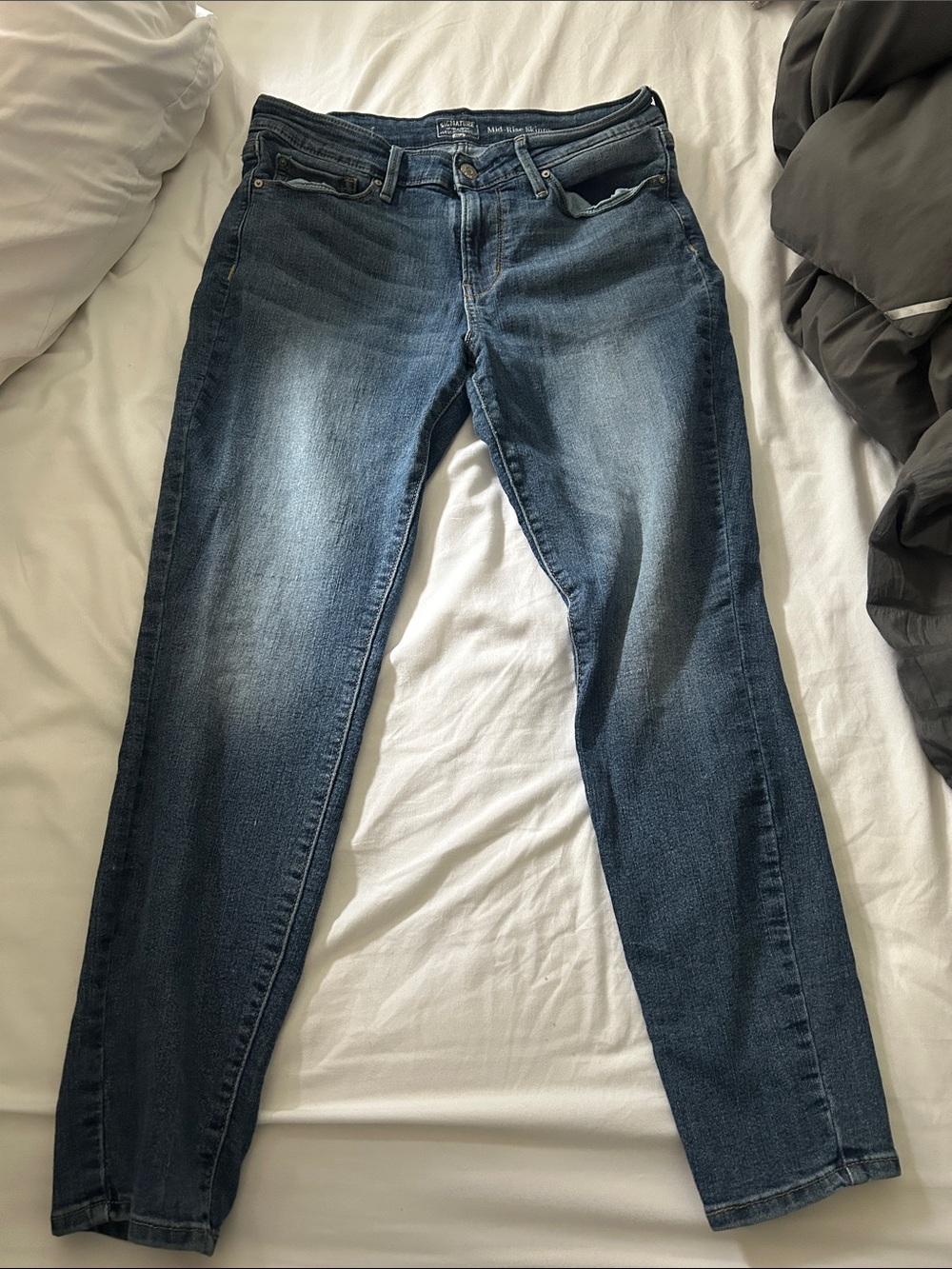 Women’s Skinny Jeans in Faded Blue Wash